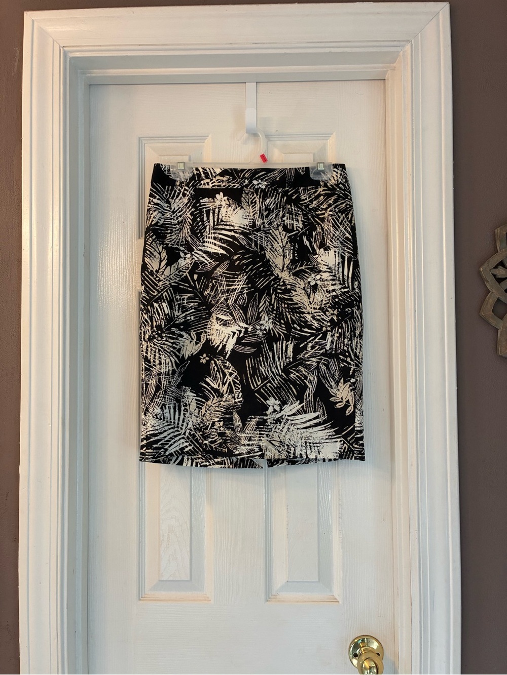 Van Heusen Black and White Palm-Print Pencil Skirt